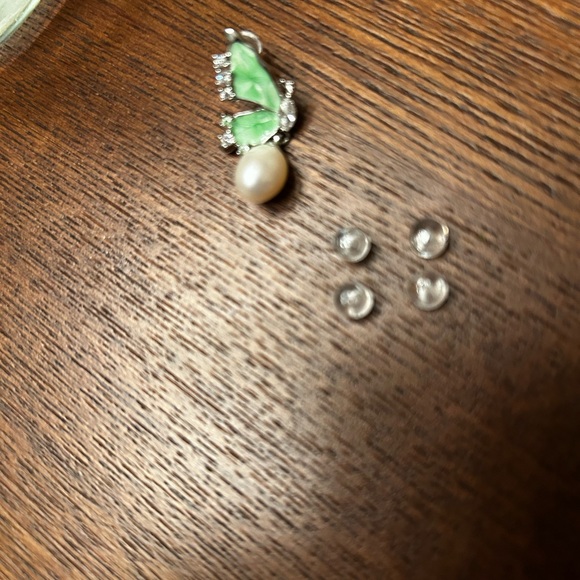 Green Butterfly Pearl Earrings - Picture 7 of 7